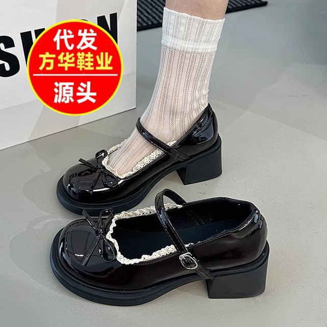 2026 nuevos zapatos franceses de botón único de base gruesa primavera y verano arco Marian Retro Lolita zapatos de cuero pequeños