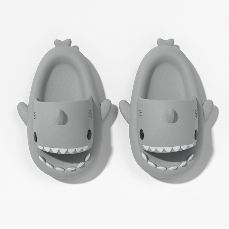 Sandalias para niños de tiburón transfronterizo sandalias niños 2023 de verano nuevos niños EVA Luz de mierda sensación casa zapatillas niñas