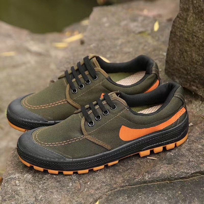 Thickened cow tendon bottom release shoes men's low camouflage shoes migrant workers shoes outdoor labor protection shoes mining shoes a generation of hair Thickened cow tendon bottom release shoes men's low camouflage shoes migrant workers shoes outdoor labor protection shoes mining shoes a generation of hair