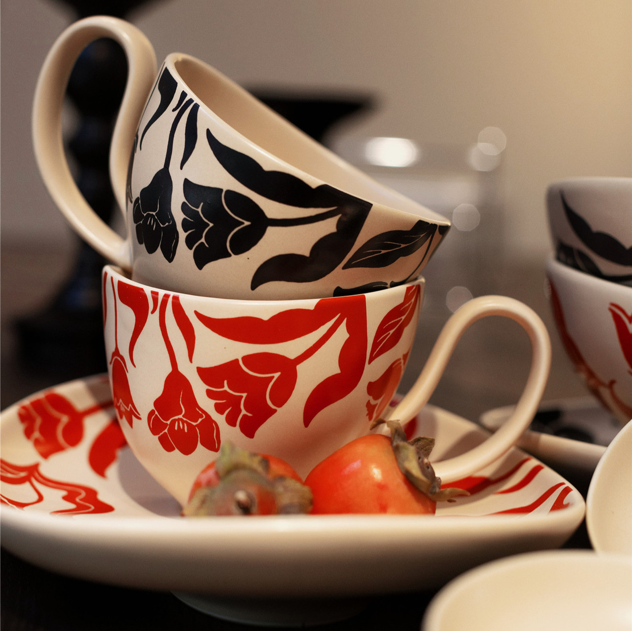 Platos de arroz de estilo medieval, platos de flores en forma de cerámica retro, platos de comidas occidentales simples, platos de sopa domésticos de gran capacidad.