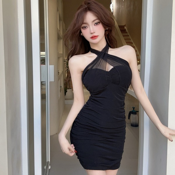 A strapless hanging neck party dress with a stunning black short skirt