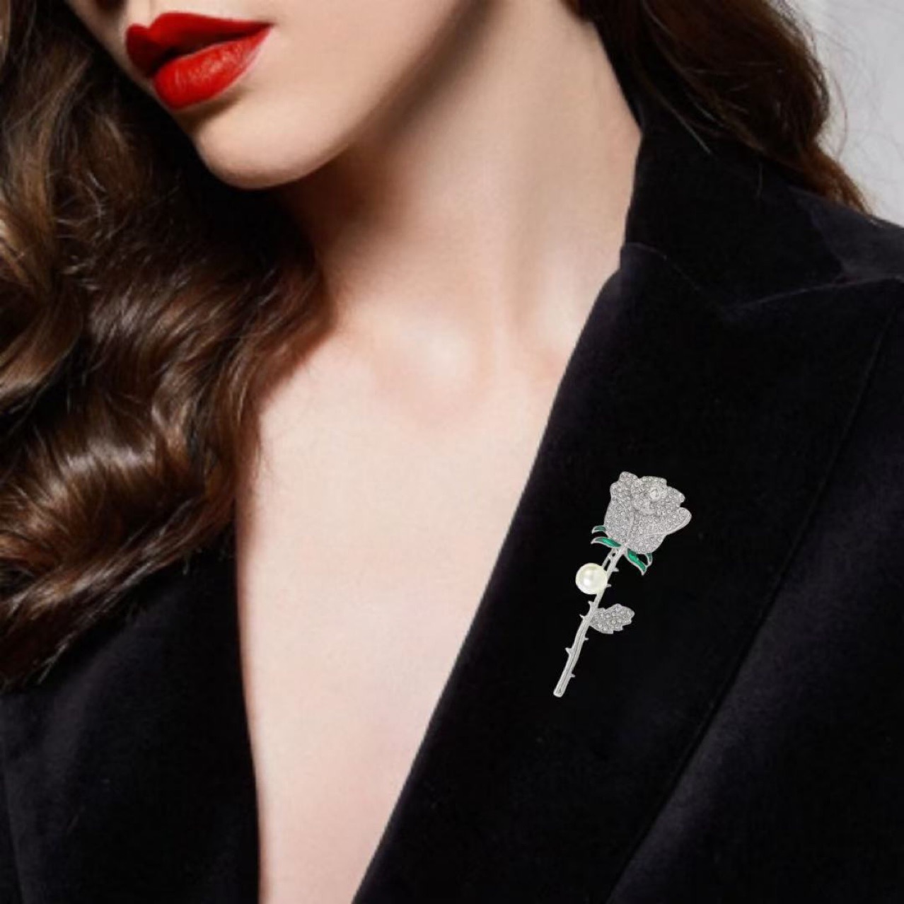 New Hot-selling Alloy Fashion Diamond Pearl Rose Brooch High-end Niche Corsage Pin All-match Suit