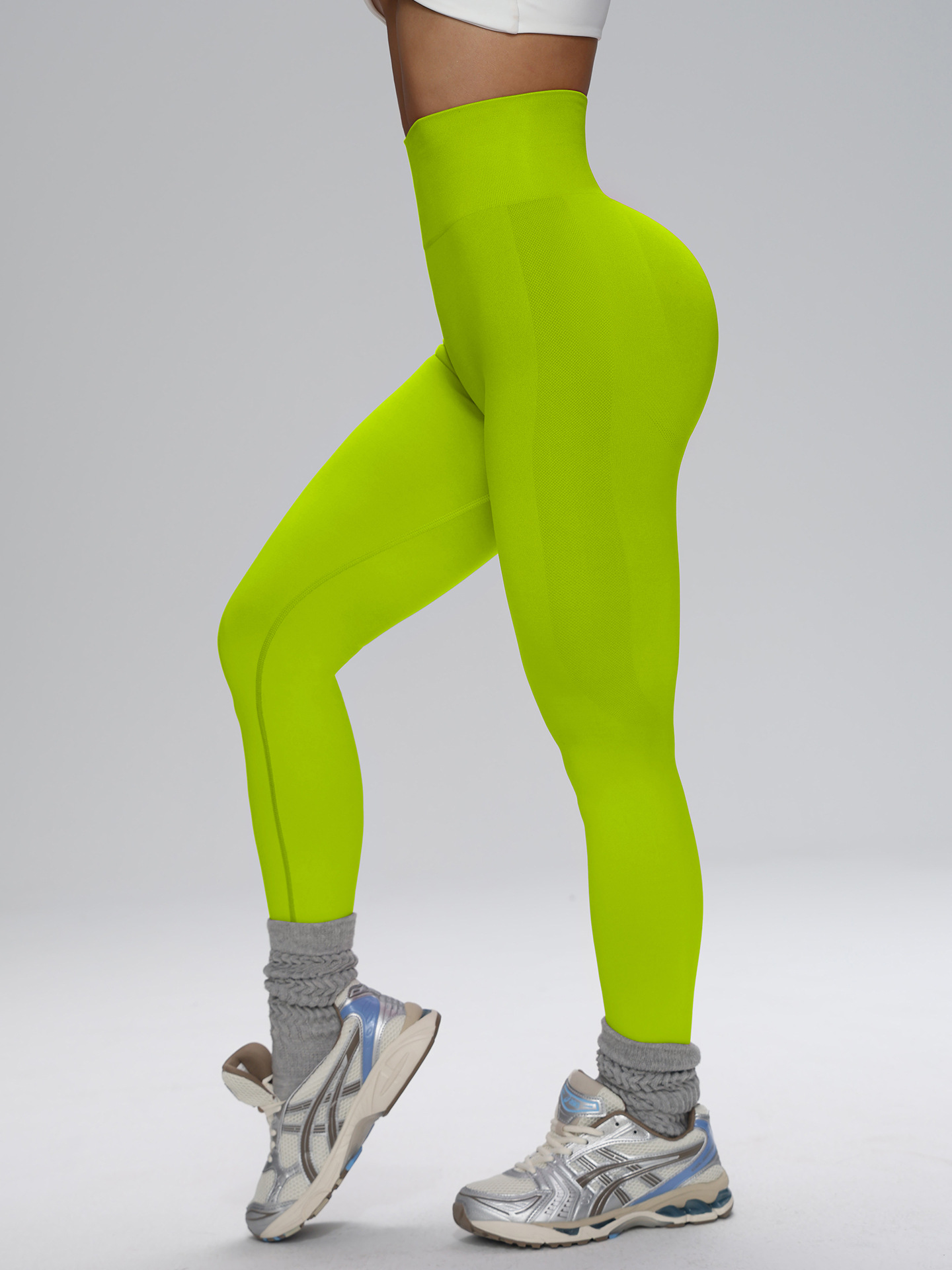 Europa y los Estados Unidos sin costuras cintura alta pantalon de gimnasio de alta cadera para mujeres corriendo al aire libre apertado nueve pantalones de pelusa de miel
