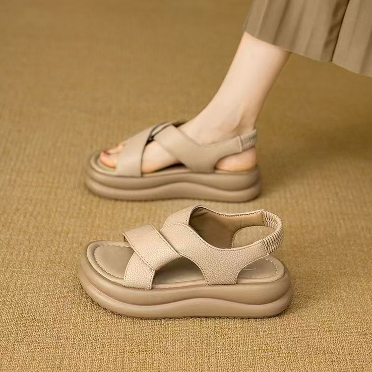 Sandalias romanas para mujeres 2026 verano nuevo muffin de moda tacones altos con falda temperamento zapatos de playa