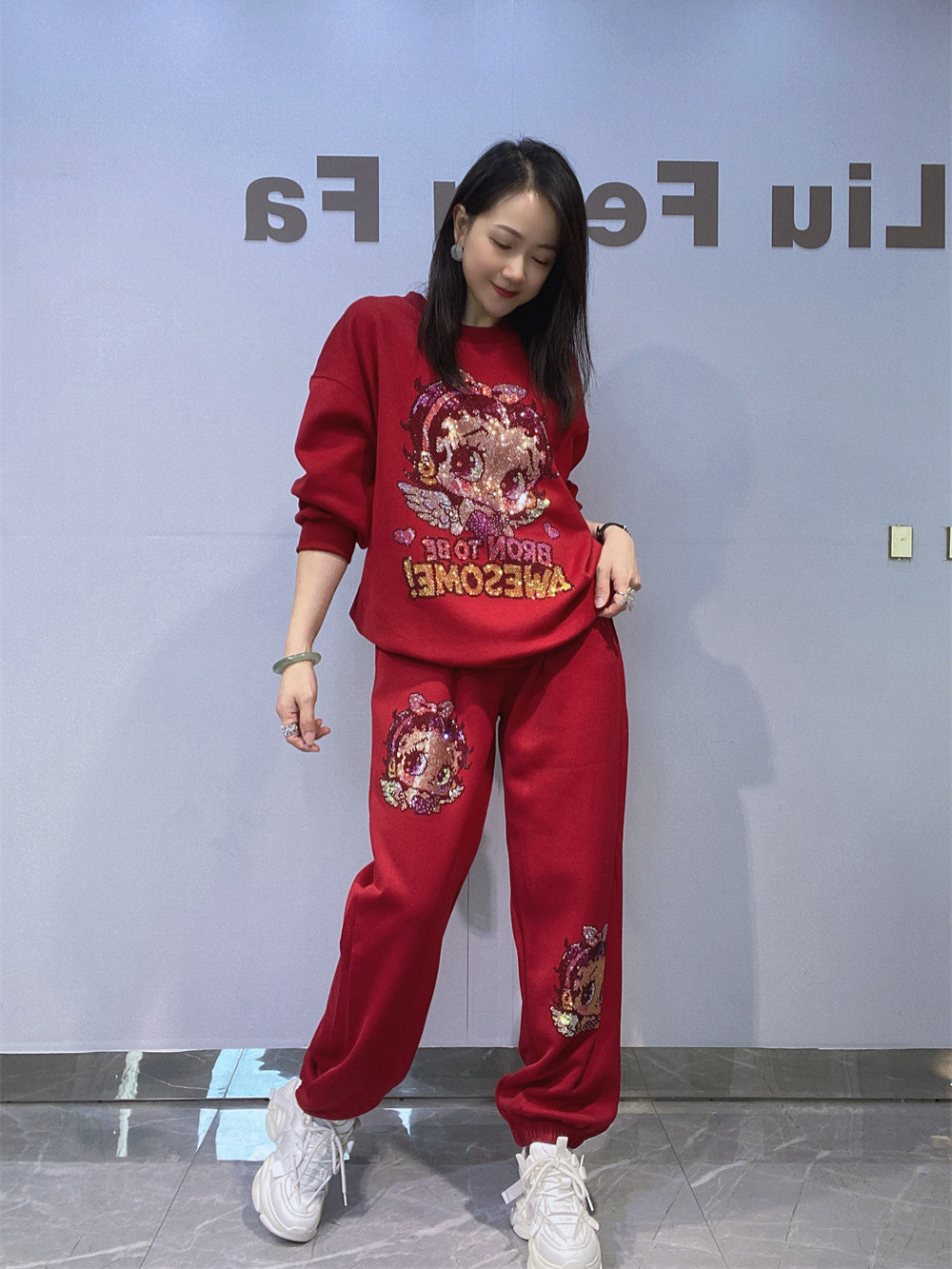 Europa y América ropa de mujer estilo coreano de diamante caliente cuello redondo manga larga suéter de vestir para mujeres de otoño y invierno pantalones sueltos de dos piezas de ropa deportiva