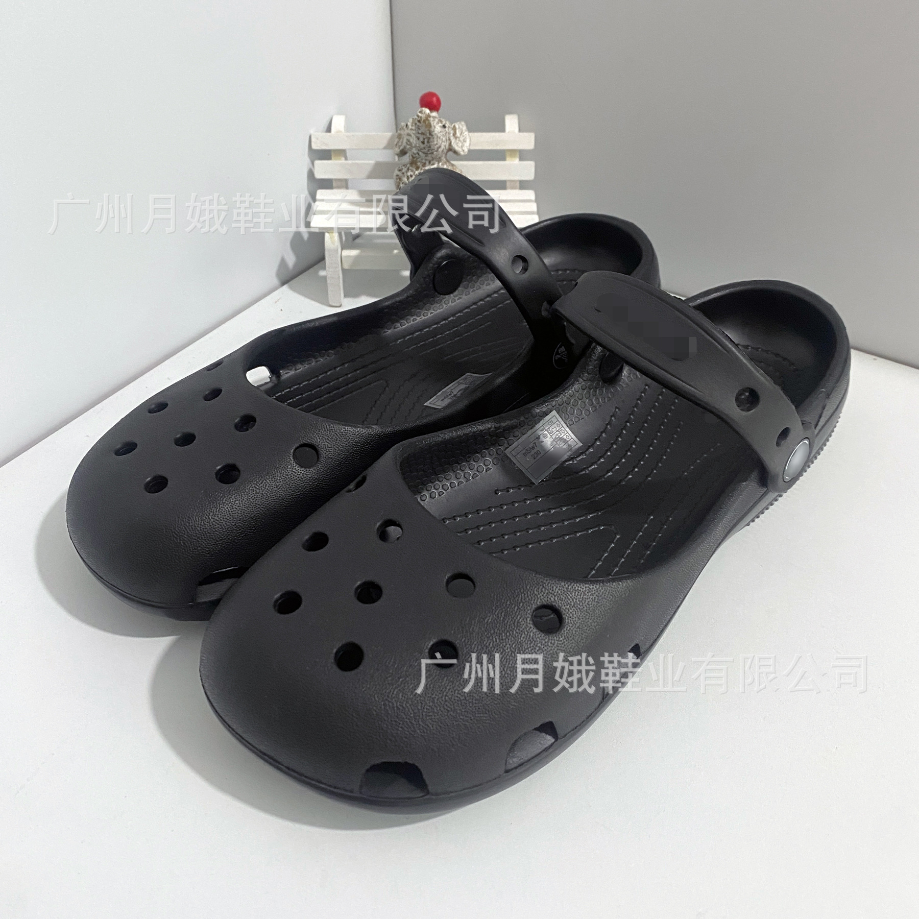 2026夏季新款芭蕾洞洞鞋一脚蹬镂空凉鞋海边沙滩懒人拖鞋批发代发