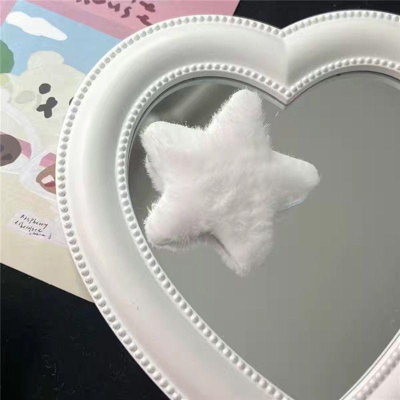 シンプルな五角星のぬいぐるみのヘアピンが可愛いです。|undefined