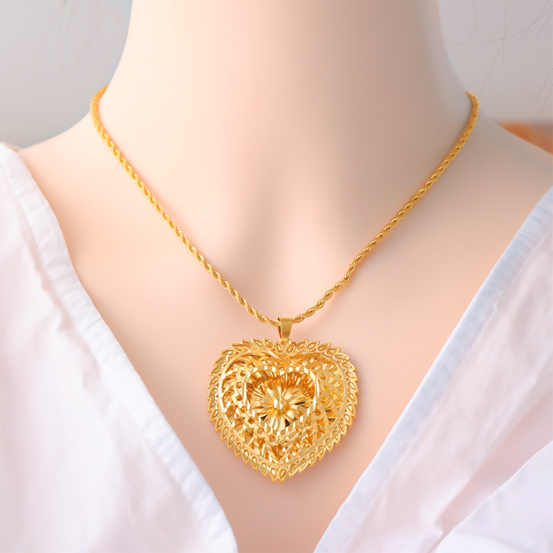 Nuevo melocotón corazón hueco flor COLLAR COLGANTE imitación de oro romántico en forma de corazón colgante de las mujeres de arena accesorios de oro retro todo partido