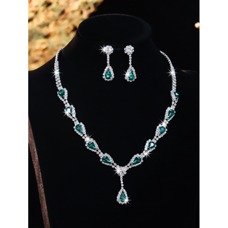 Bruidssieraden set met strass ketting en oorbellen elegant_voghion.com