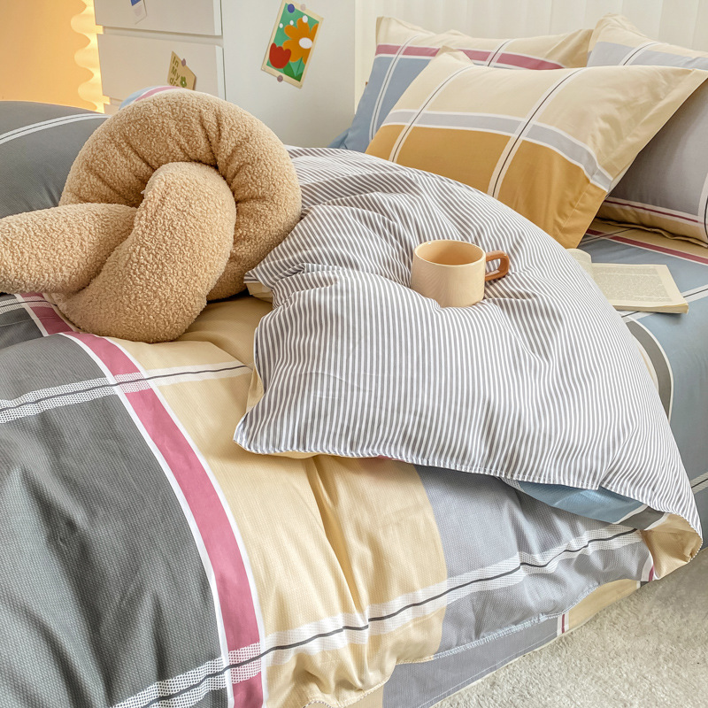 Nuevos productos de algodón único 180 × 200x230 estudiantes de dibujos animados dobles 100 algodón puro cubierta de edredón 1.5m mayorista