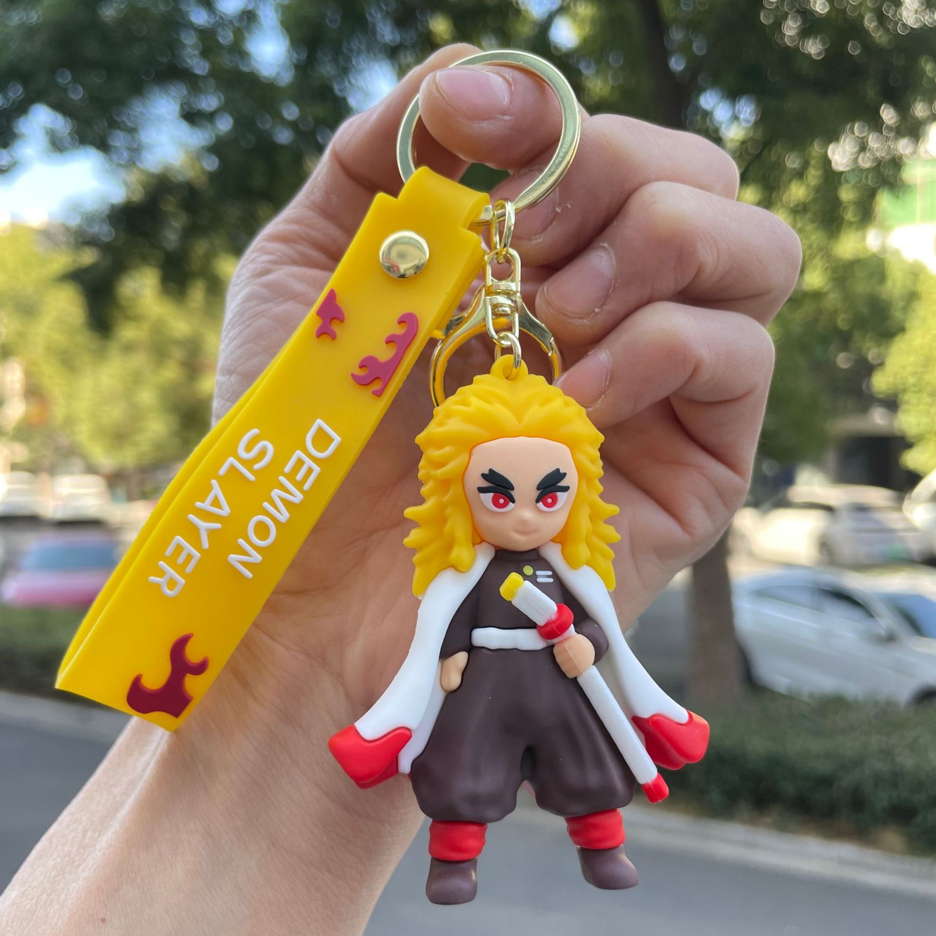 鬼滅の刃の鍵は自動車のキーチェーンの漫画の公仔のかばんのペンダントの子供機の小さい贈り物の卸売りを掛けます。