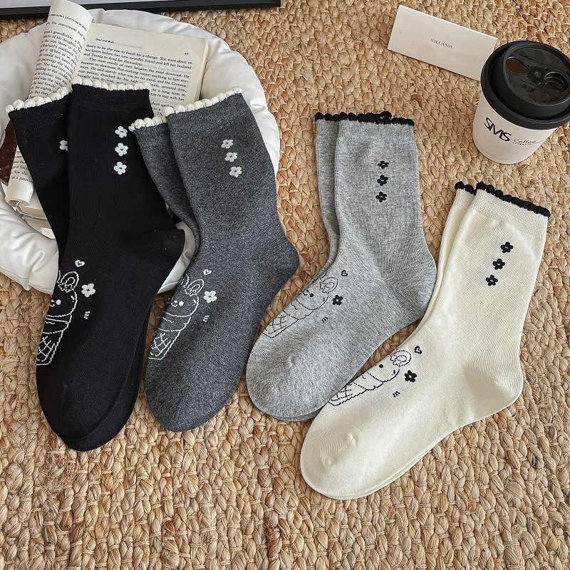 Calcetines coreanos con encaje gris, flores y conejo bordado, diseño vintage y encantador.