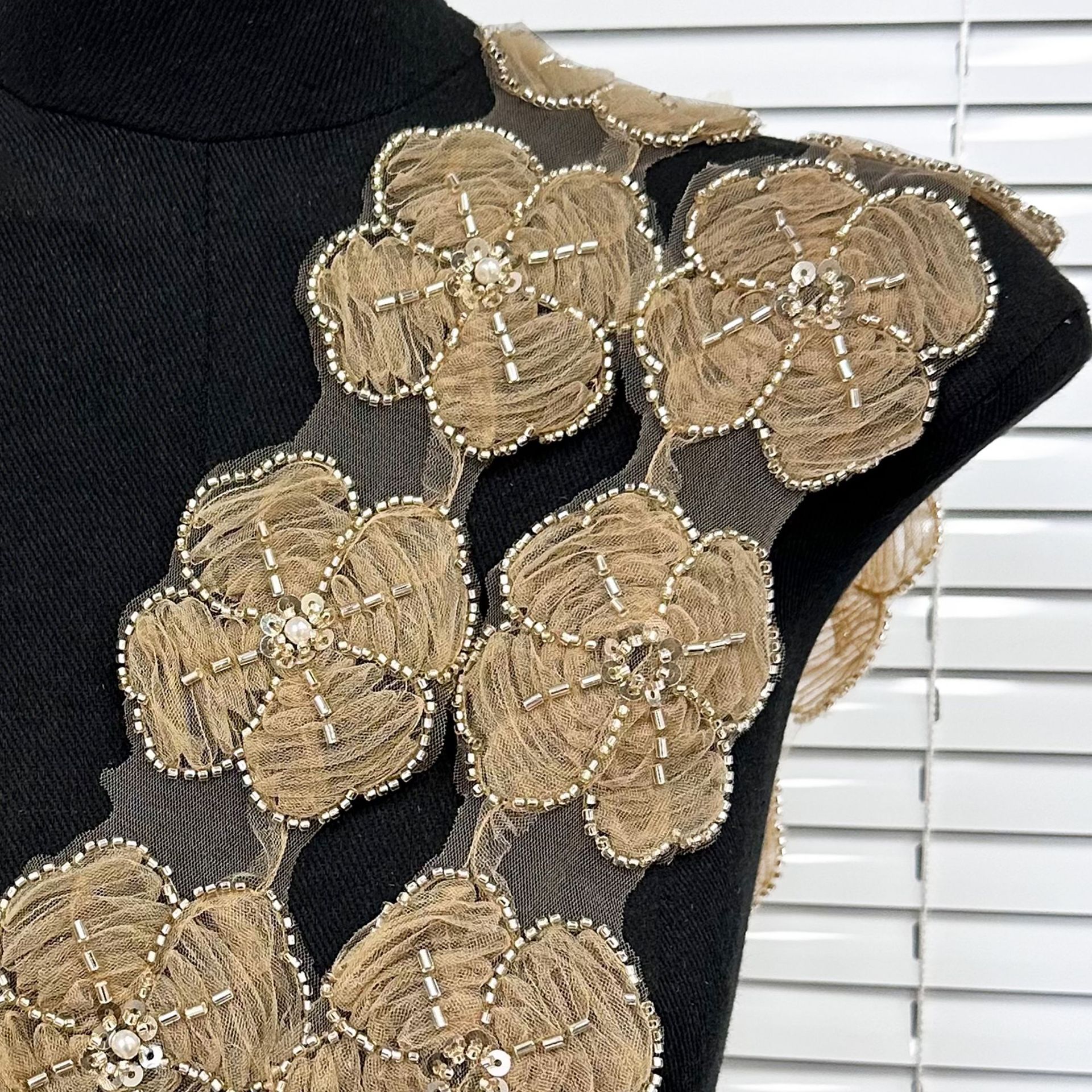Tejido de malla bordado flor pegado nuevo tocado DIY accesorios de ropa infantil lujoso vestido de novia camisa decoración