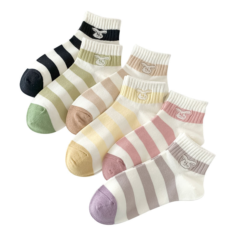 Calcetines de estilo japonés primavera y verano nuevos calcetines de mujer de corte bajo para mujer al por mayor calcetines de mujer sin hueso bordados a rayas estilo preppy algodón