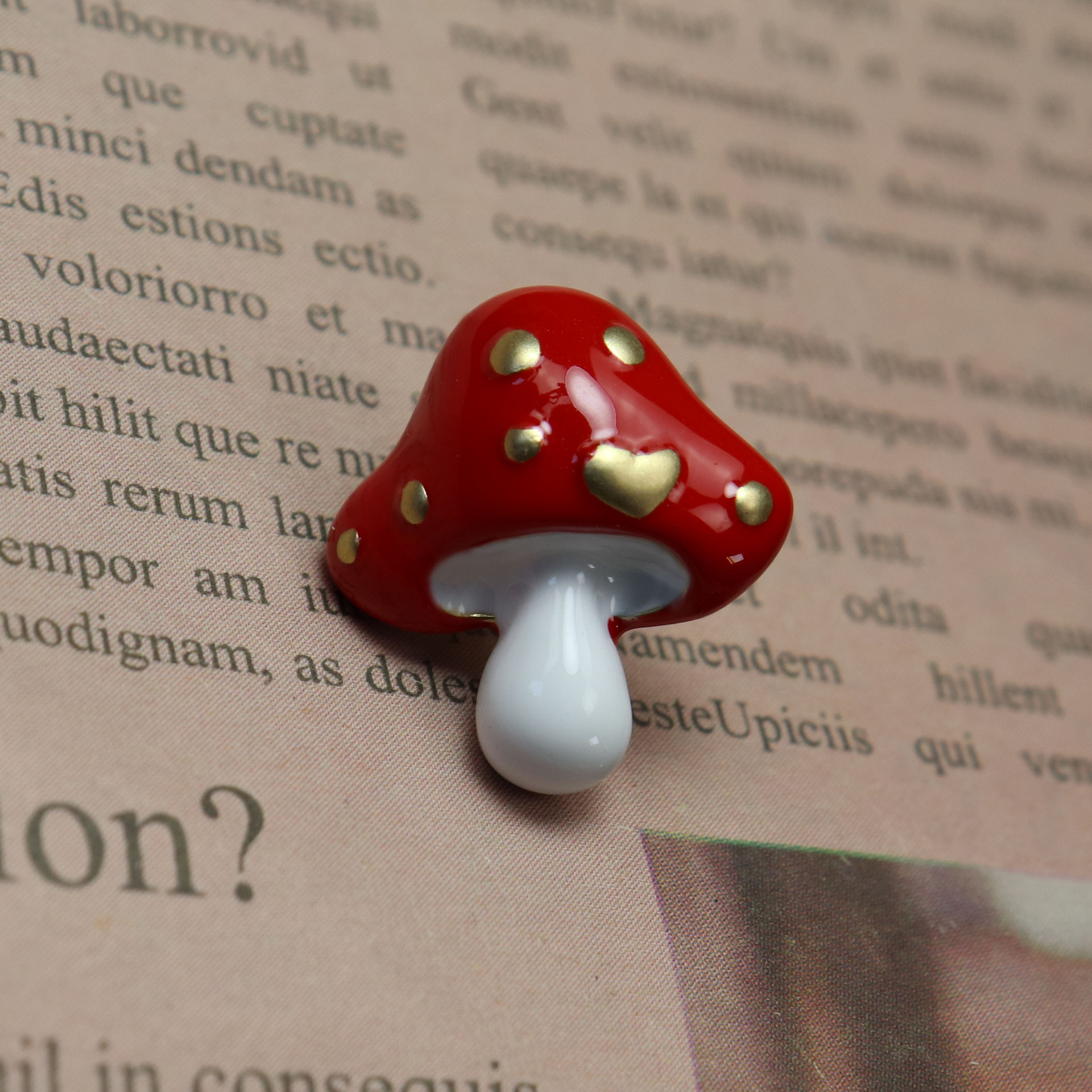 Middle Ancient vintage Enamel Cute Small Mushroom Corsage Women's Shawl Buckle Jewelry Collar Pin Brooch