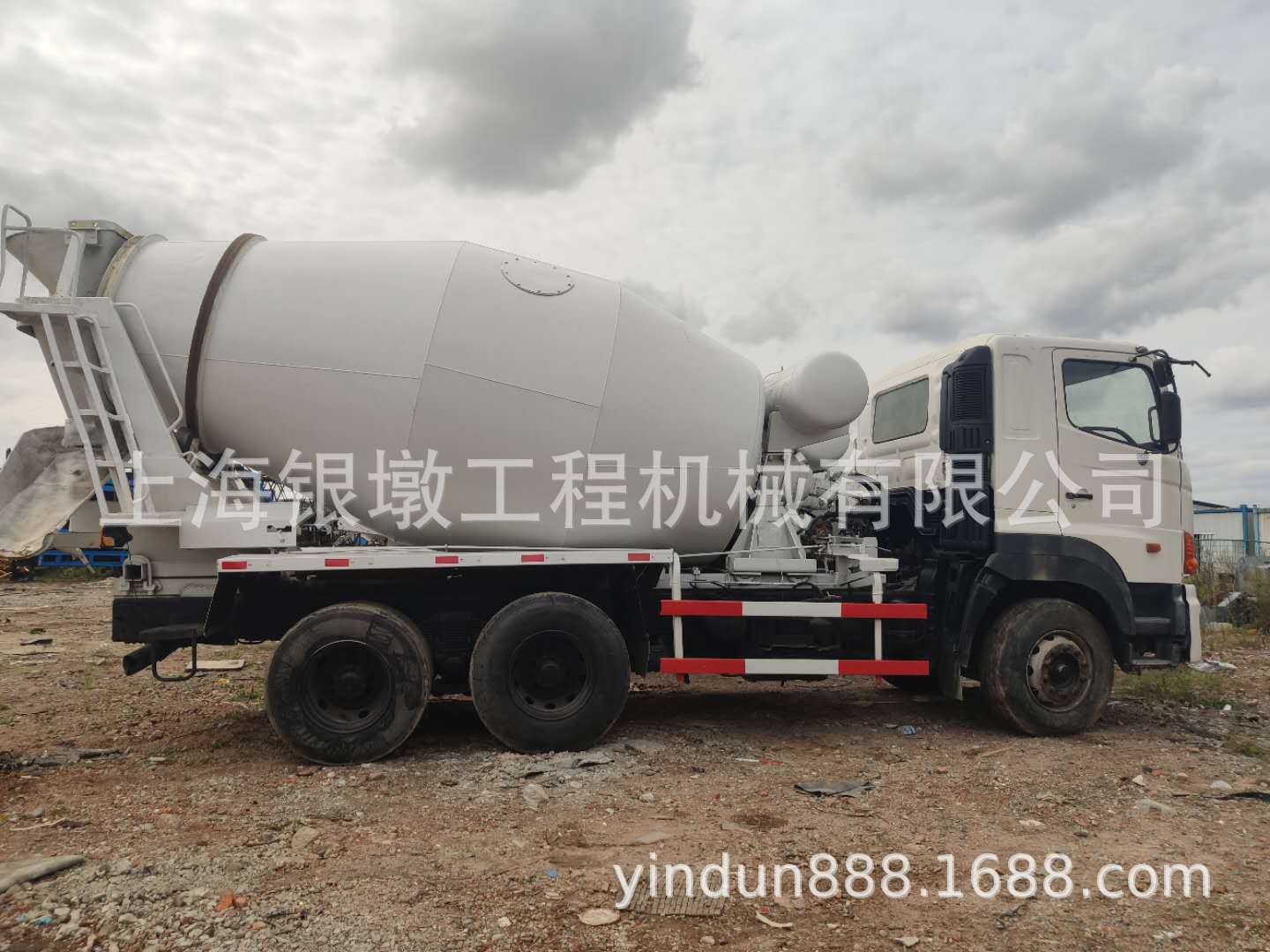 二手日野搅拌车 rino 700搅拌车前二后八