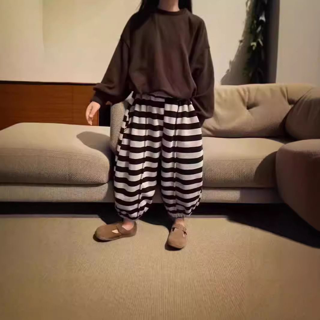 가을과 겨울 소년과 소녀 바지 서양 스타일 착용 2024 새로운 어린이 줄무늬 할란 바지 캐주얼 느슨한 바지