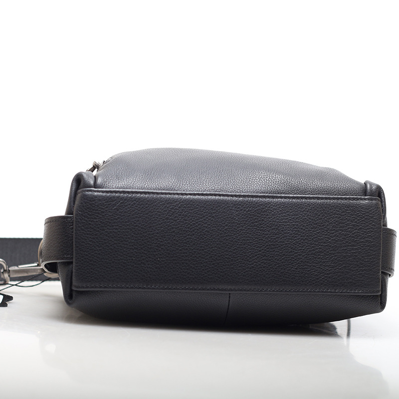 Universal shoulder bag for men and women