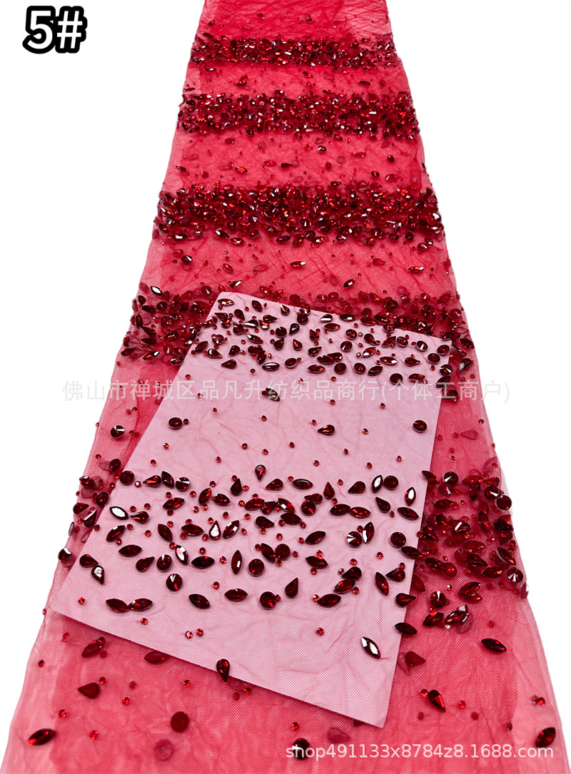 Tejido de malla de diamante de gota de agua laminada mano pesada clavos taladro de cola de pescado vestido de noche tela de boda en stock