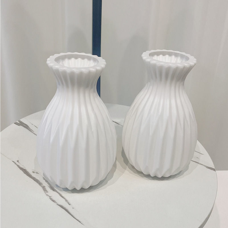 세로줄무늬 파인애플병 (높이 17cm)