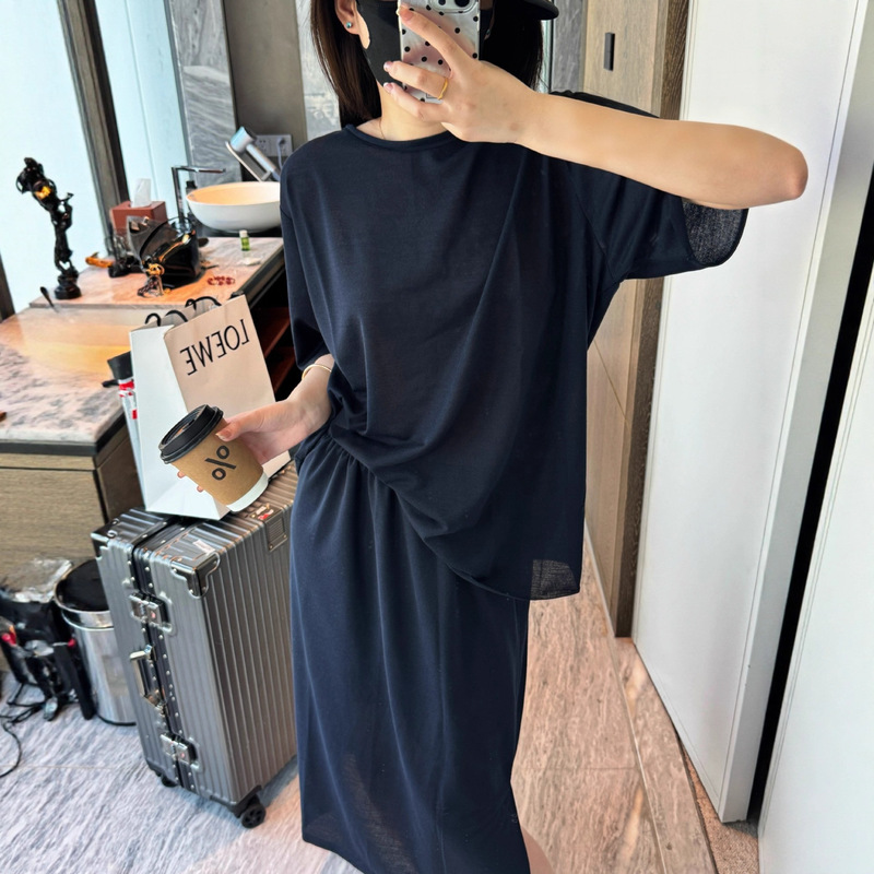 Chen Sanwan Tencel Short-Sleeved Skirt Suit with Simple Casual and Relaxed Back Cut Design Chen Sanwan Tencel Short-Sleeved Skirt Suit with Simple Casual and Relaxed Back Cut Design