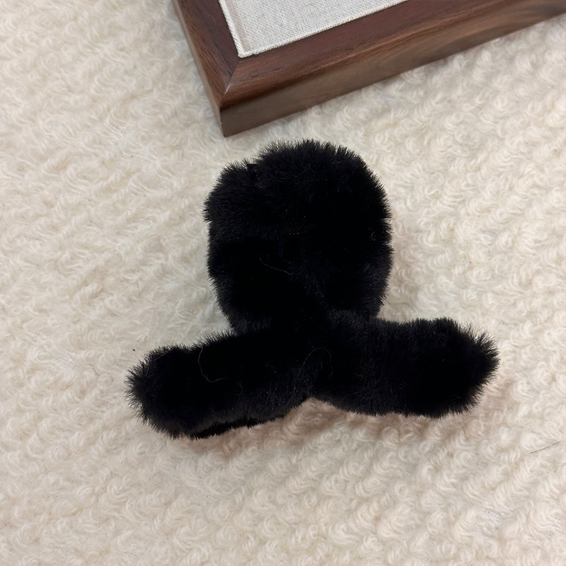 8cm black plush and clip
