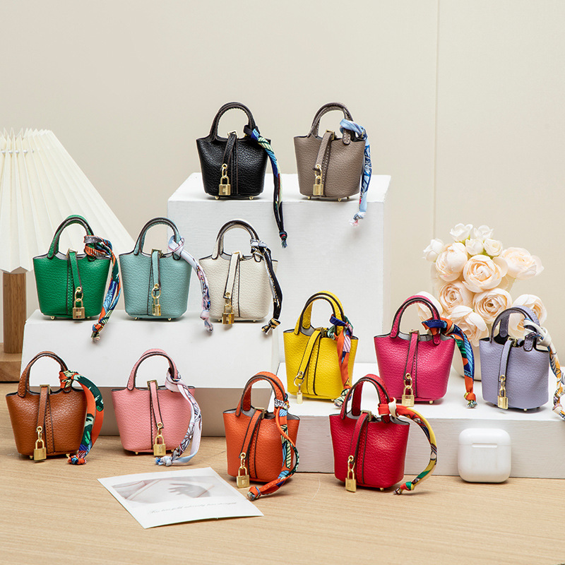H Brand Mini Vegetable Basket Bag Charm, Fashionable High-End Car Keychain Pendant, Cute Creative Earphone Case