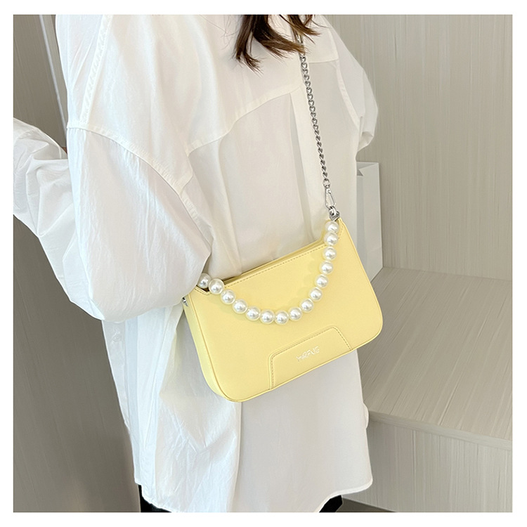 Women 2022 New Fashion Pearl Chain Portable Shoulder Messenger Bag display picture 5