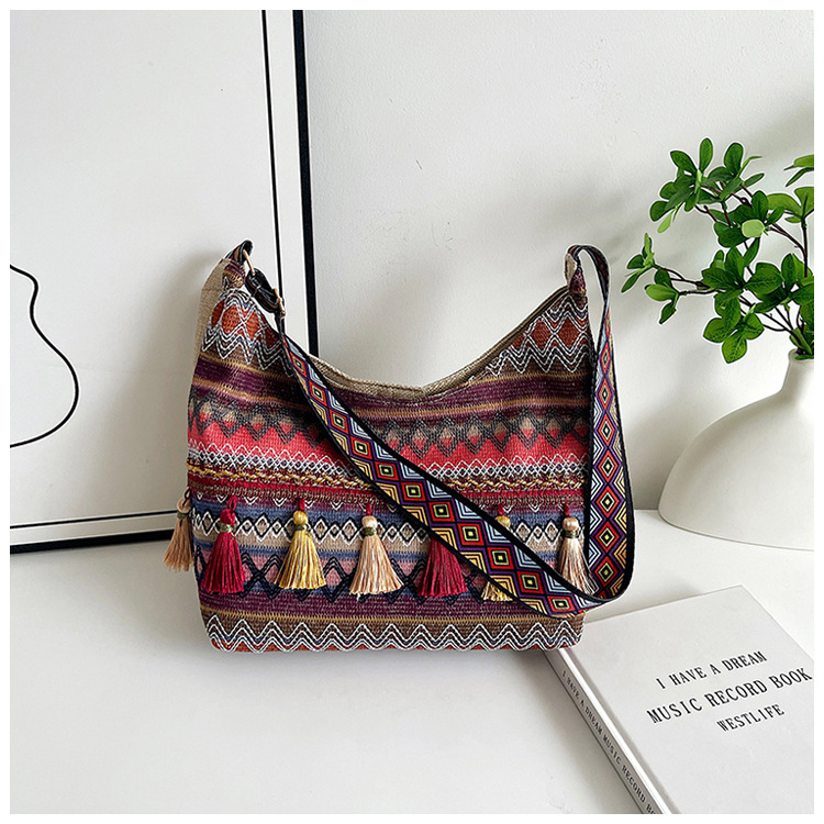 Large-capacity tote bag 2025 Summer new style trendy, simple and casual women's single-shoulder bag, artistic Chinese-style tassel bag undefined