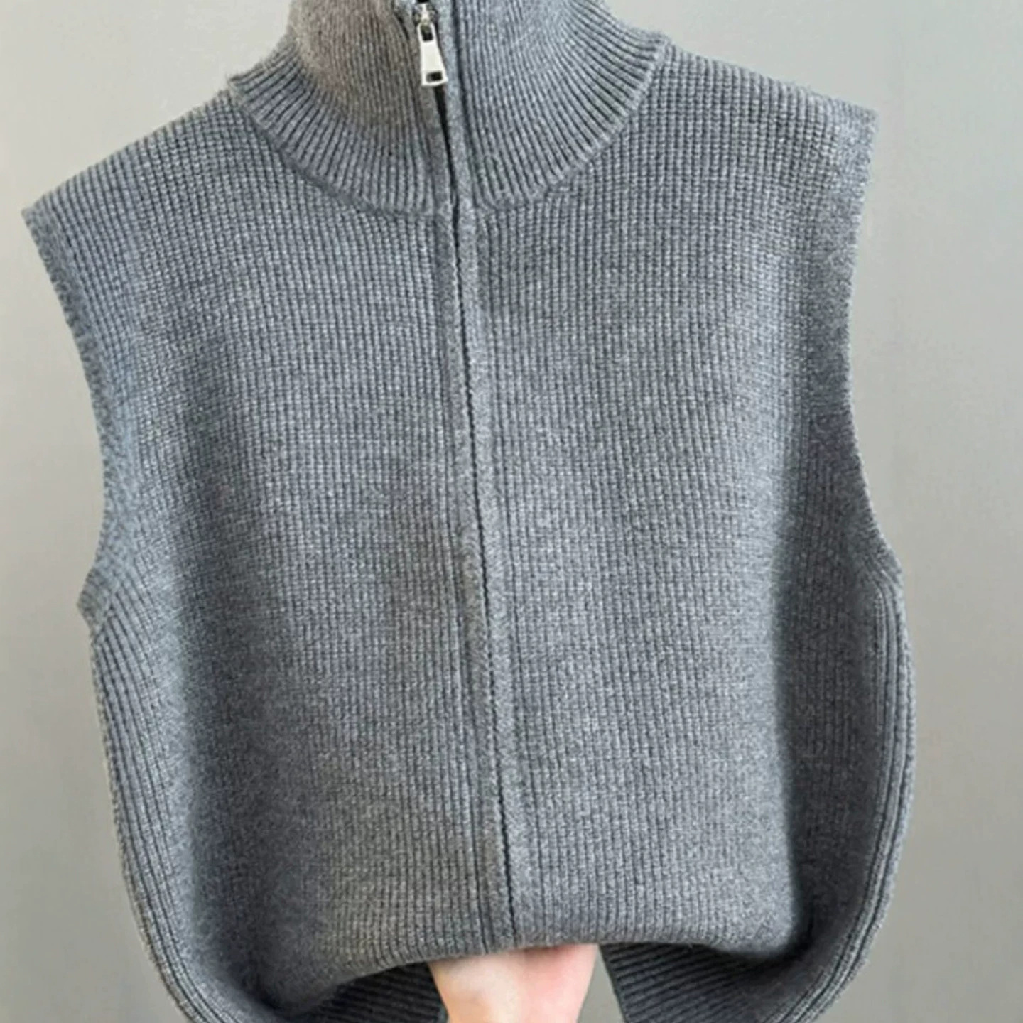 Cardigan with zipper
