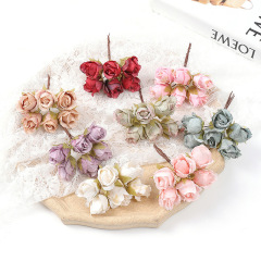レトロなバラの花束の造花の家の装飾をシミュレーションします。