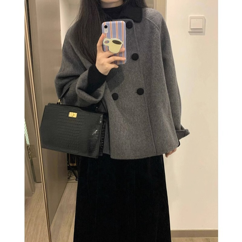 Short Gray Woolen Outwear for Women in Autumn and Winter Doll Collar Retro Thickeneded Korean Hepburn Style Woolen Outwear for Small People Short Gray Woolen Outwear for Women in Autumn and Winter Doll Collar Retro Thickeneded Korean Hepburn Style Woolen Outwear for Small People