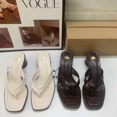 ZA夏の新商品2024ファッション百合角頭の人の字は足の指の冷たいスリッパのハイヒールの太さと円形とサンダルの女性を挟みます。