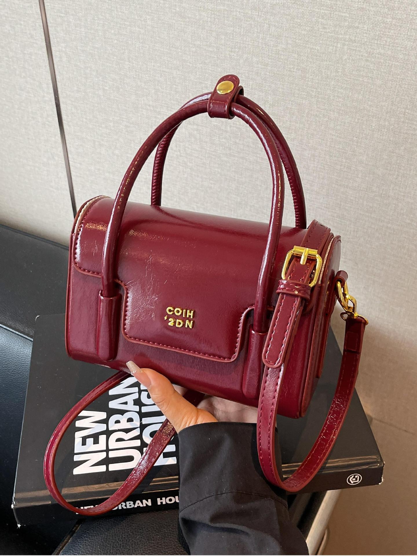 Bolso cuadrado pequeño de mano de tendencia retro coreana 2025 nuevo bolso de hombro de moda salvaje popular bolso de mensajero de alta gama