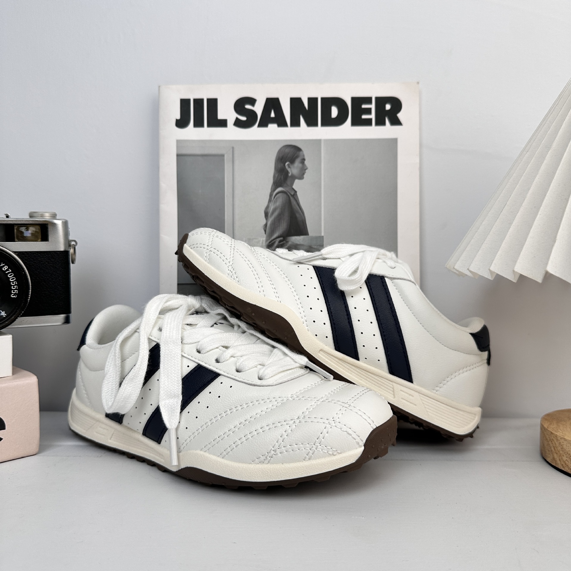 Yuanbo zapatos deportivos casuales para niños 2025 nuevos zapatos de mujer de otoño con suela gruesa zapatos blancos pequeños zapatos de skate retro