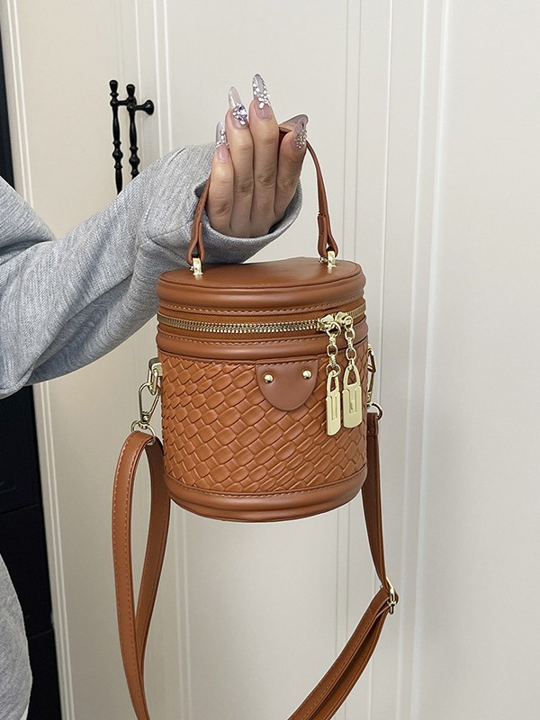 Niche Zhong moda versátil bolso de cubo para mujeres 2025 nuevo cross-border tejido bolso de mano casual exquisito mochila