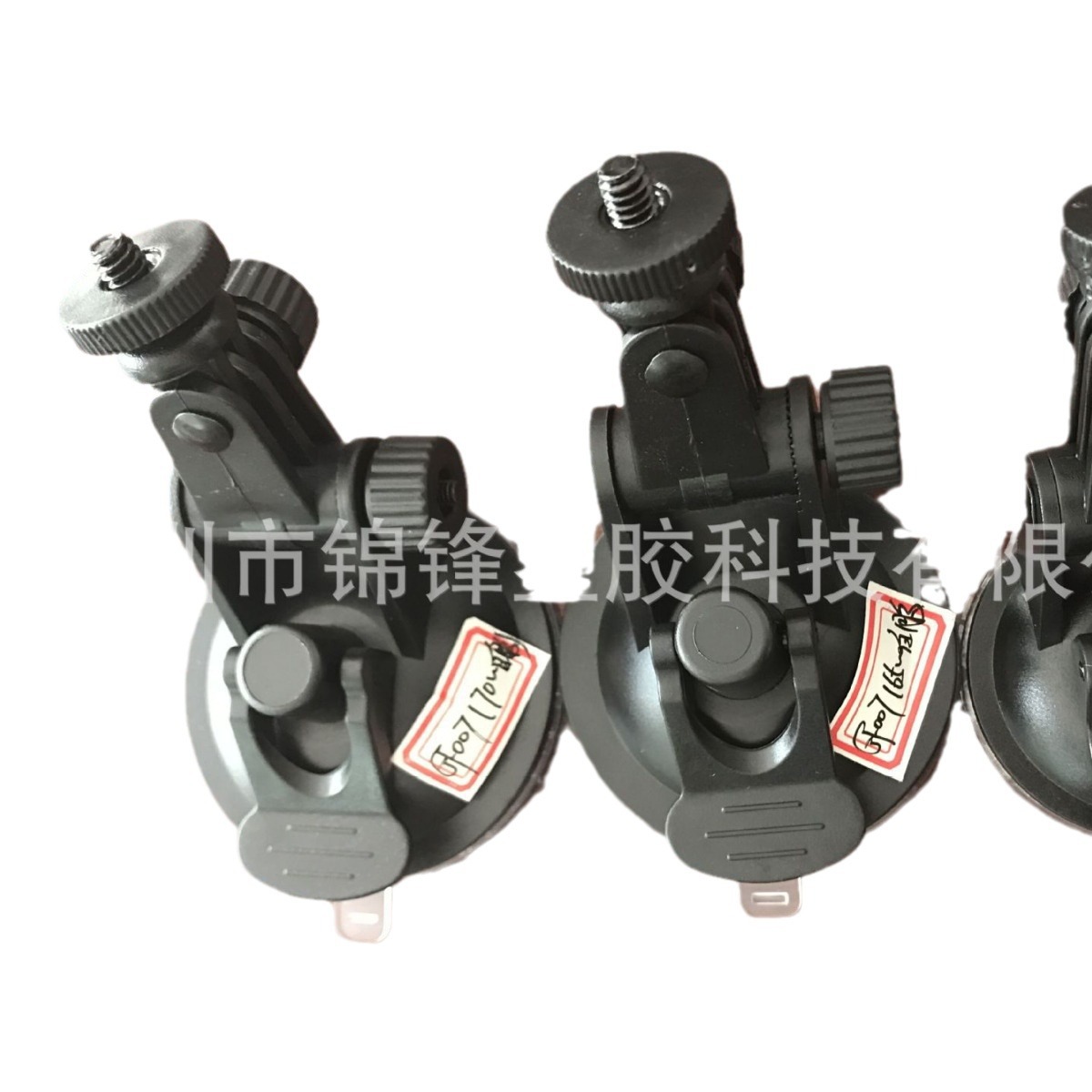 La fábrica suministra una gran cantidad de soportes para grabadoras de conducción, soportes para ventosas, soportes roscados, soportes de cuatro botones,