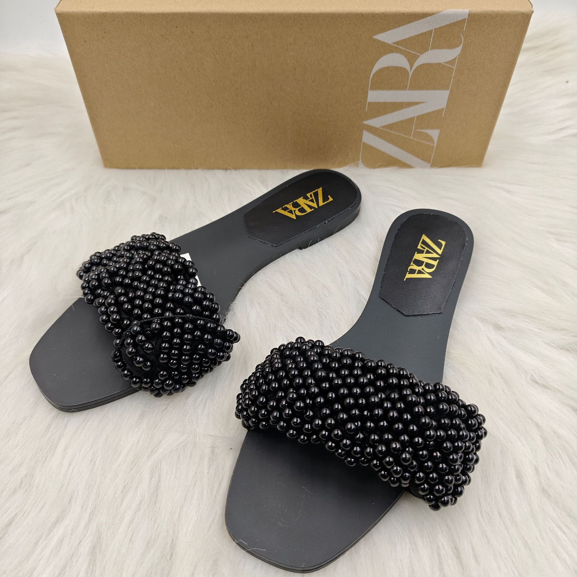2026 new summer Spanish pearl flat bottomed sandals for women, open toed beach shoes for women