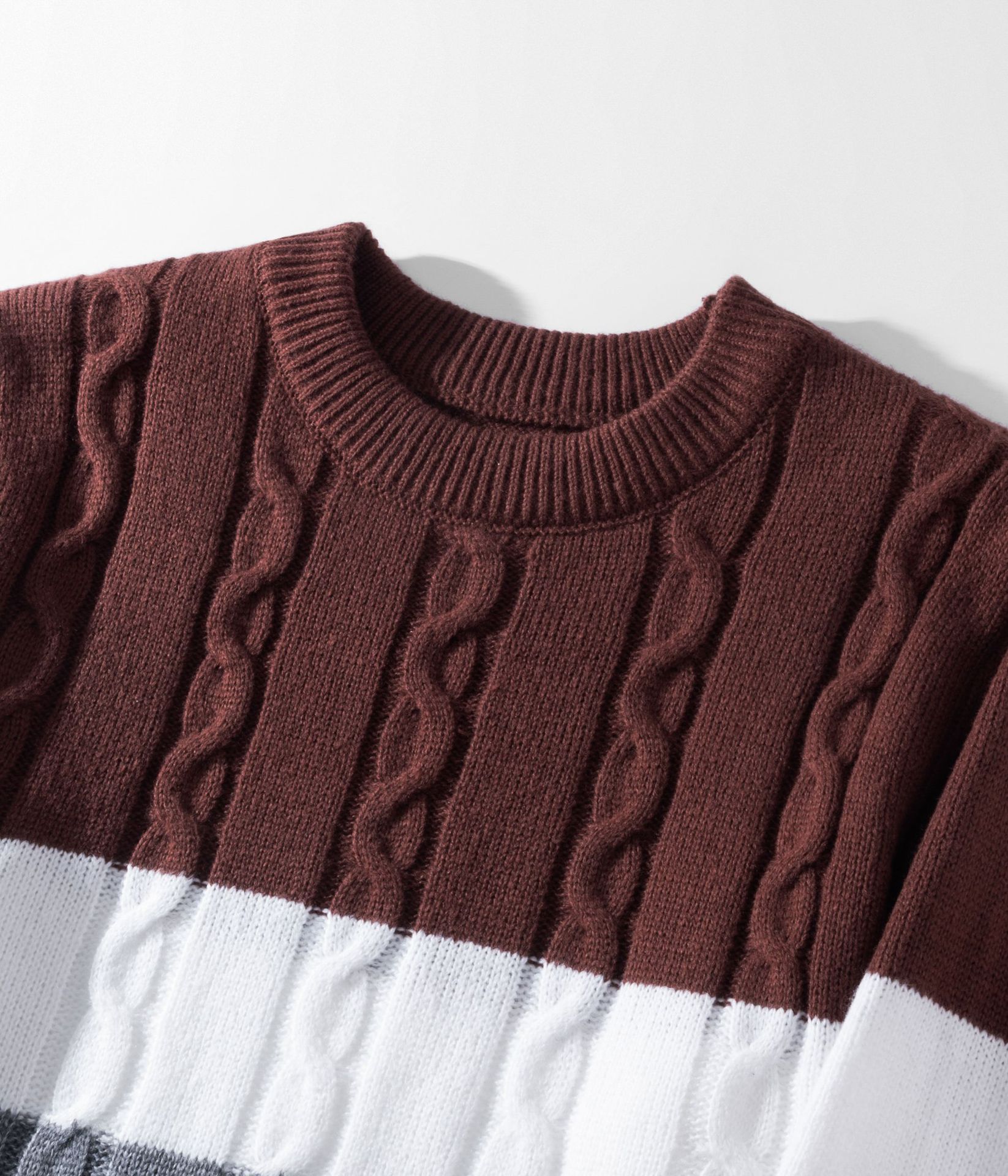 Pull en tricot à blocs de couleurs pour homme, motif torsadé rétro, manches longues, col ras du cou, tenue chaude et décontractée pour l'automne et l'hiver_voghion.com