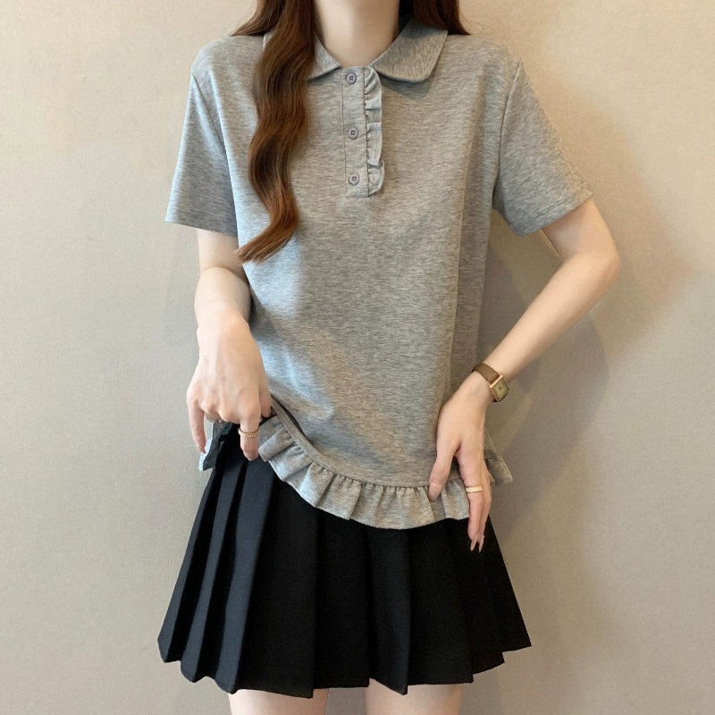 Серая футболка с короткими рукавами и воротником-поло на правое плечо для женщин, весна-лето 2025, слегка толстая рубашка, уменьшающая возраст, топ с рюшами по подолу