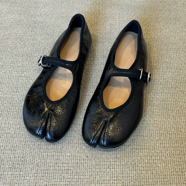 High Version ~ Retro Niche Pig's Trotter Split-Toe Shoes Flats Shallow Mouth Buckle Strap Mary Jane Shoes Women's New Shoes