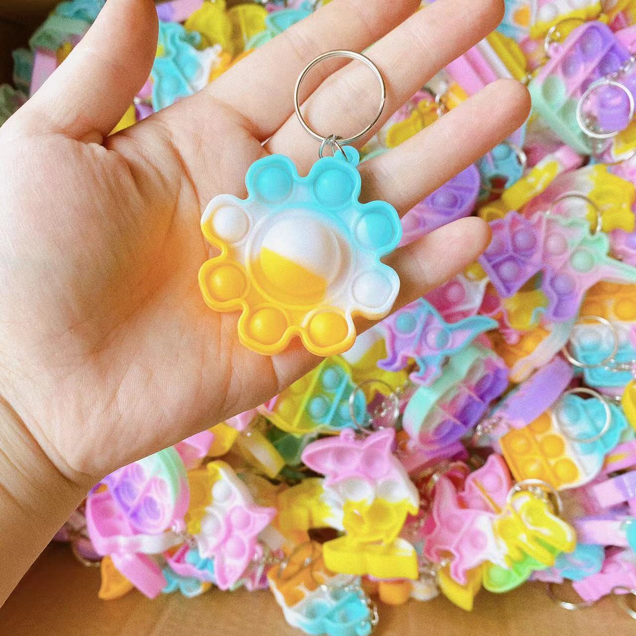 Dedo de presión burbuja Le descomprimir juguetes para niños pequeño arco iris llavero colgante regalo regalo de jardín de infantes