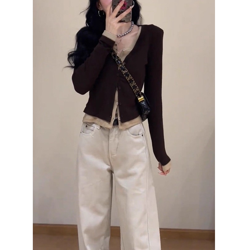 独特漂亮咖色V领假两件打底T恤女初秋超好看短款内搭气质长袖上衣|undefined