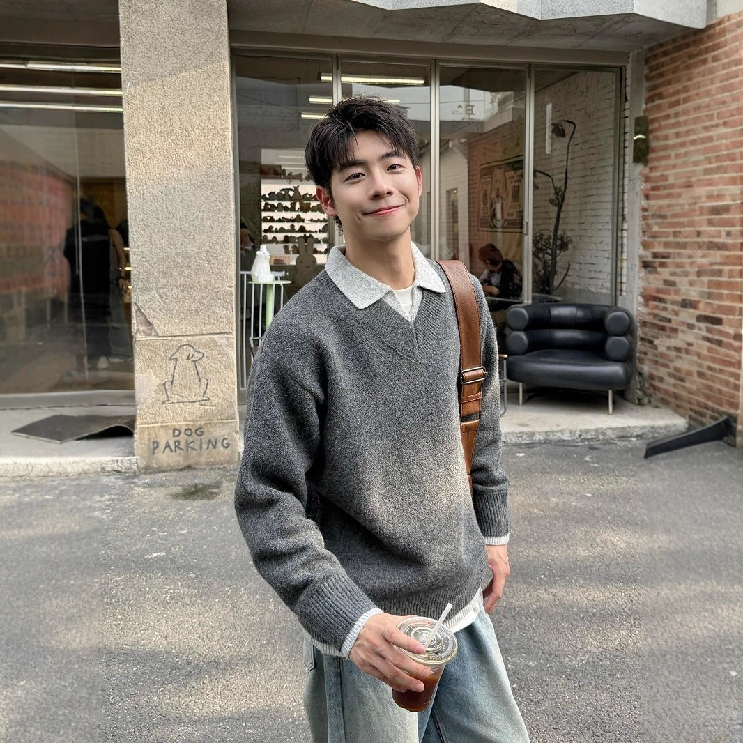 灰色假两件小V领毛衣男款秋冬高级感慵懒针织衫老钱风内搭POLO衫