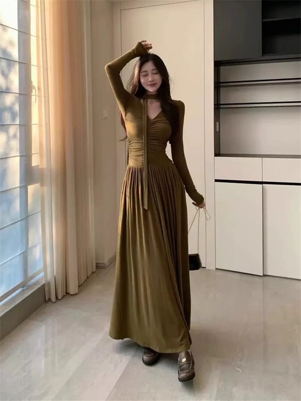 法式赫本风v领长袖连衣裙子女初秋季复古高级感收腰显瘦气质长裙|undefined