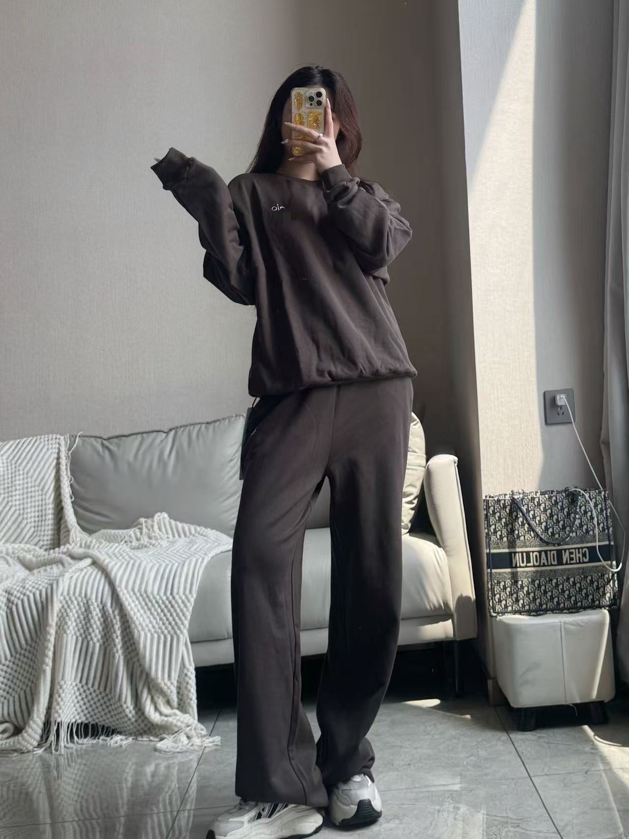 ALO 2025 otoño nuevo logotipo simple pantalones deportivos casuales de algodón para hombres y mujeres image 5