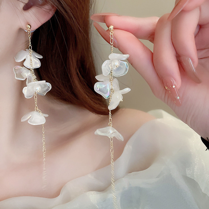 Sweet Flower Arylic Imitation Pearl Alloy Women's Drop Earrings display picture 1