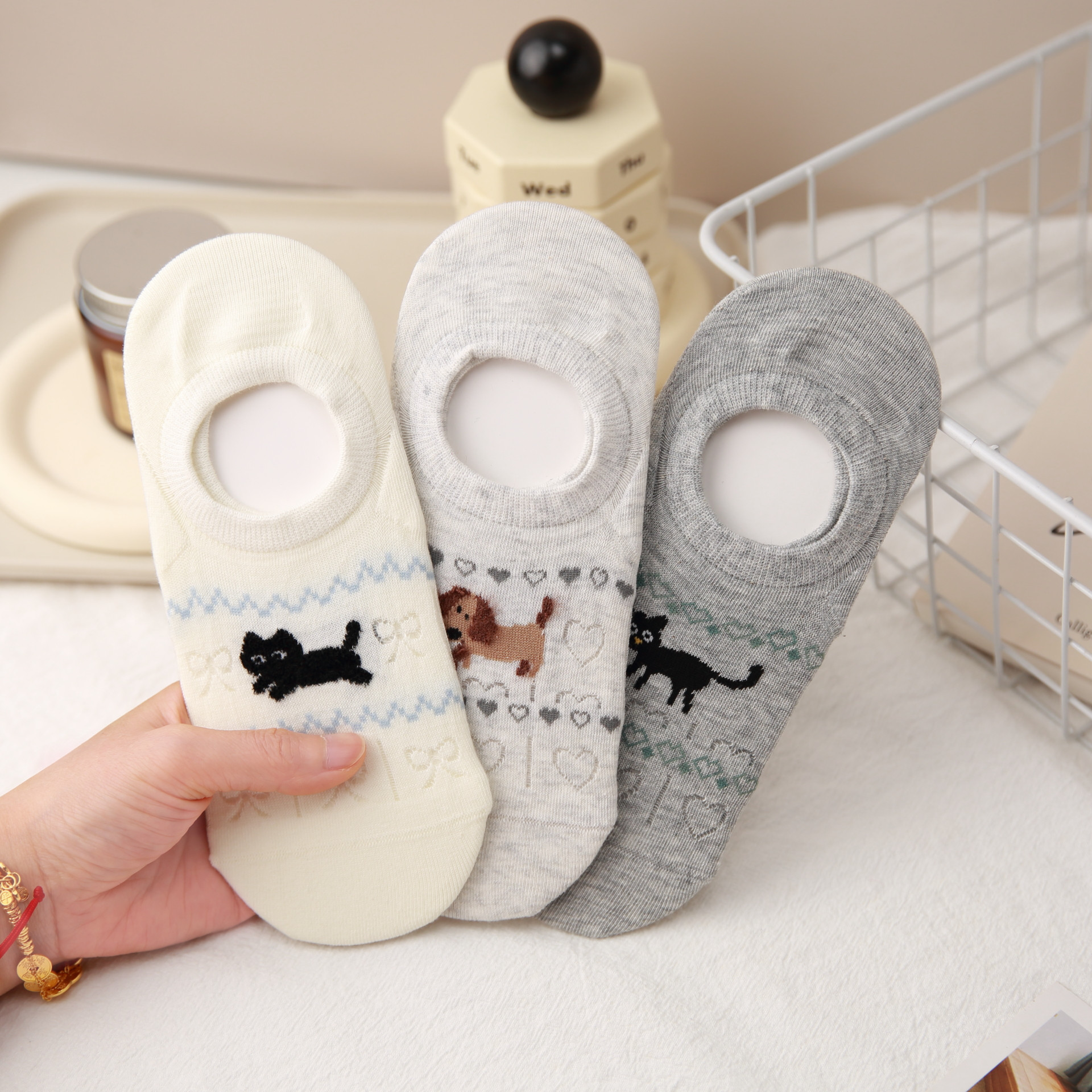 Spring and Summer Socks Women's Socks South Korea Boneless Socks Ultra-thin Silicone Shallow Mouth Boat Socks Fairisland Ins Style Invisible Socks