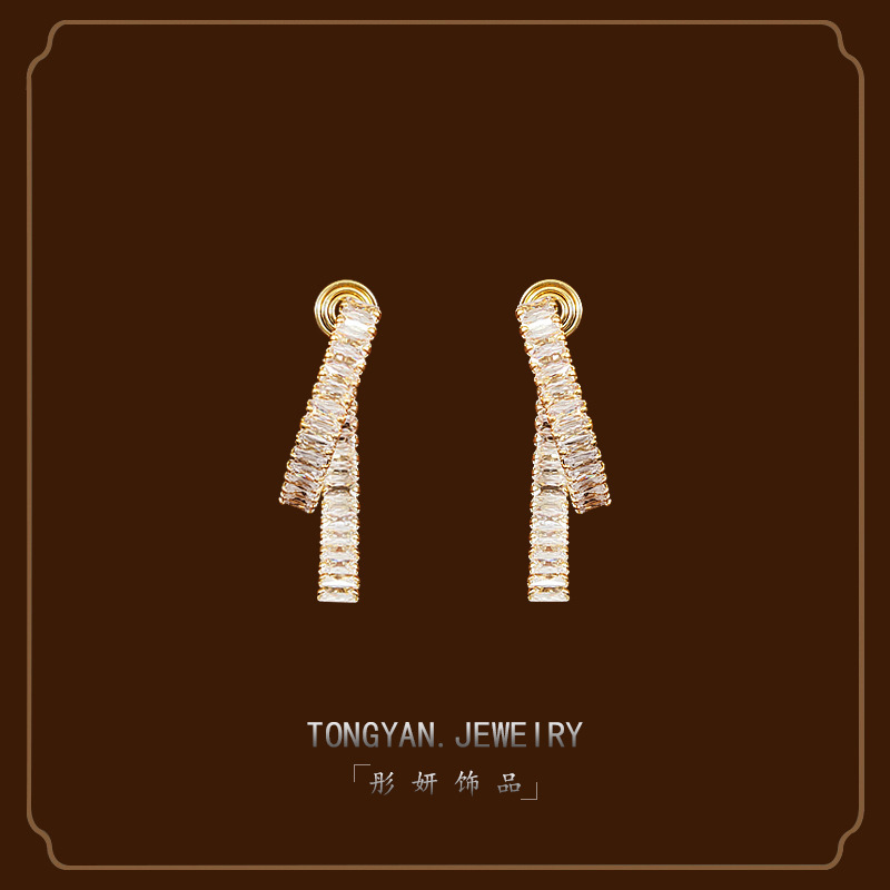 Non-pierced mosquito coil ear clip Square flash zirconium 925 silver stud earrings High sense Japanese and Korean female French ear jewelry wholesale