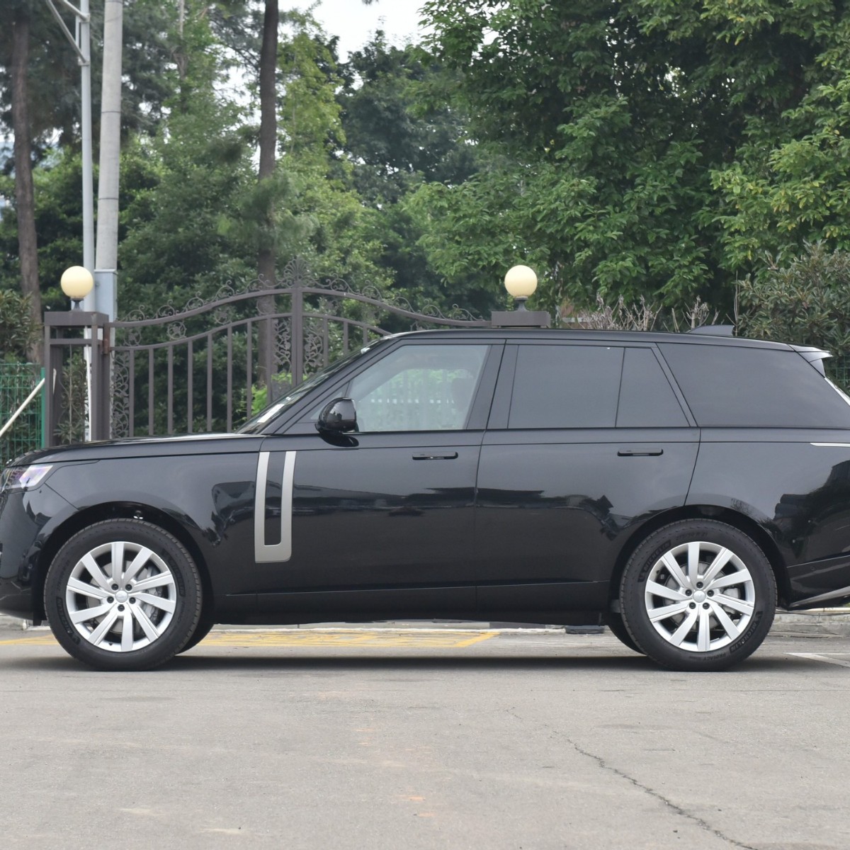 Aplicable a 23 Land Rover Range Rover Executive Edition, puerta trasera con guardabarros, ventas transfronterizas, suministro de comercio exterior